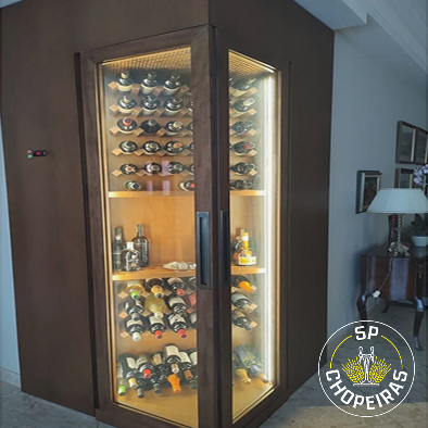 Projeto 01 — Adega climatizada embutida com vidro fumê